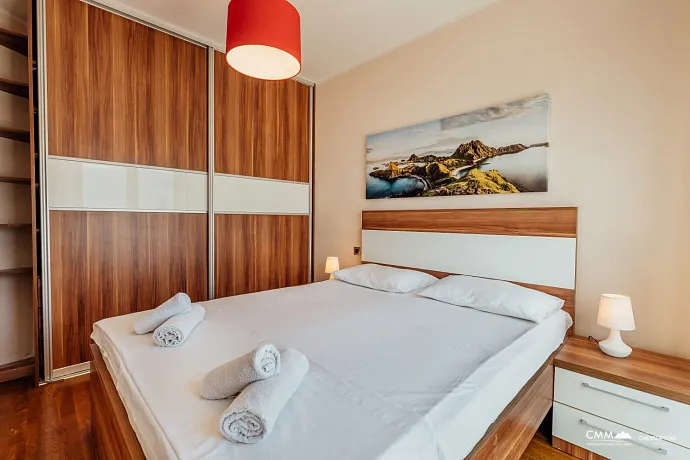 Zweizimmerwohnung mit Meerblick, 60 m vom Strand entfernt – Tivat