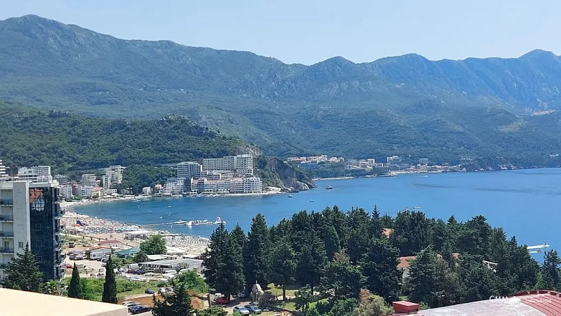 Luxuriöses Penthouse in Becici mit Panoramablick auf das Meer