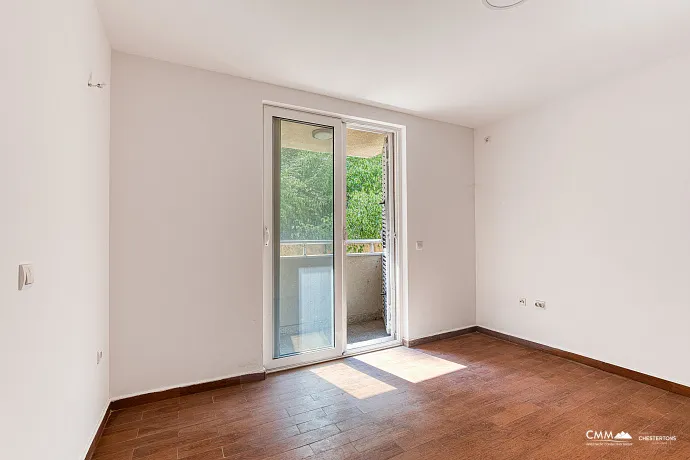 Geräumiges Apartment mit 1 Schlafzimmer in Rafailovići