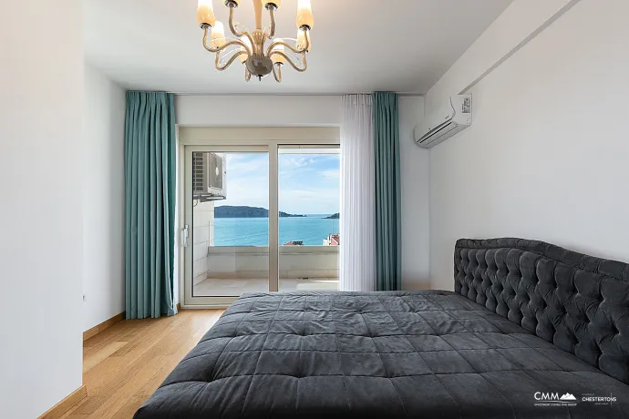 Penthouse in Rafailovici mit Meerblick