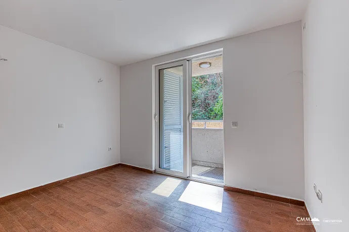Geräumiges Apartment mit 1 Schlafzimmer in Rafailovići