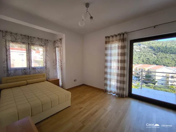 Geräumige 107 m² Wohnung mit Terrasse und Meerblick im Herzen von Budva