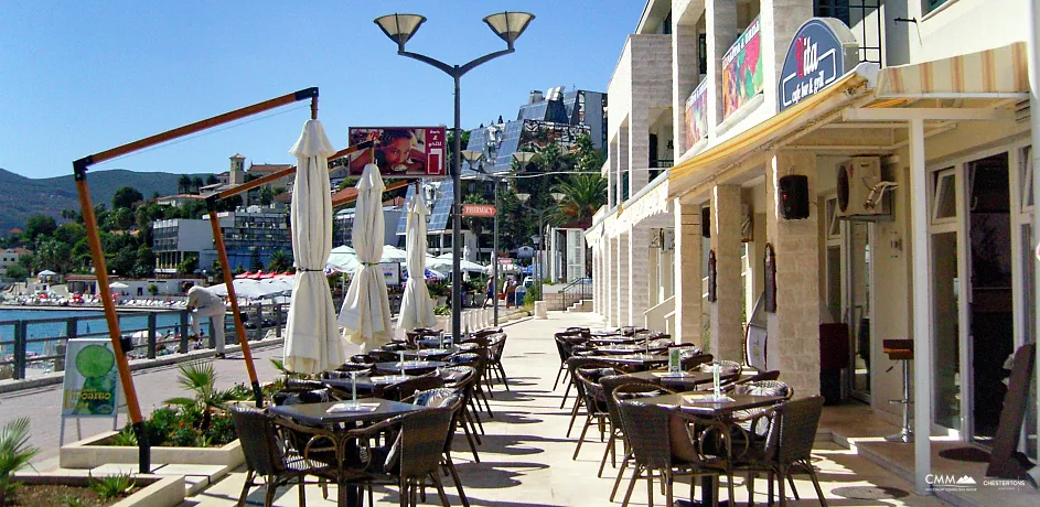 Café mit Terrasse in erster Reihe in Herceg Novi