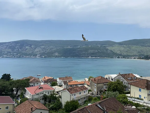 Wohnung zum Verkauf in Herceg Novi mit Meerblick