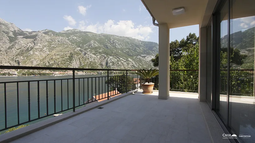 Neues Haus am Meer in Muo Kotor