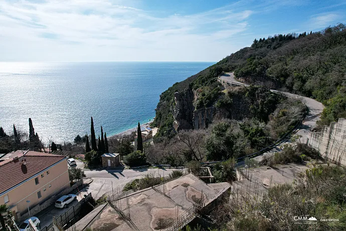 Grundstück 1580 m2 mit Projekt für ein Aparthotel in Rezevici