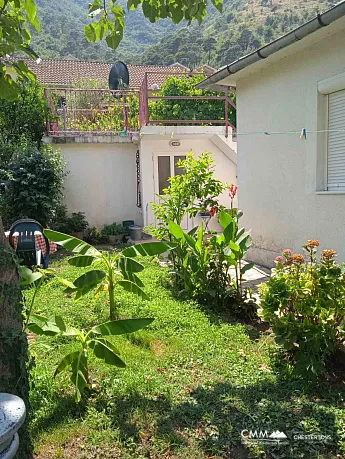 Einstöckiges Haus in Prcanj mit Meerblick