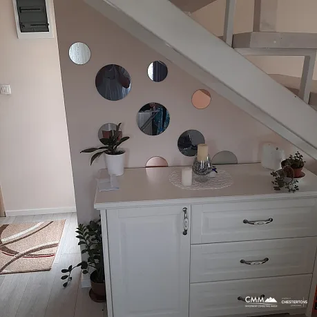 Geräumiges zweistöckiges Haus mit schönem Garten