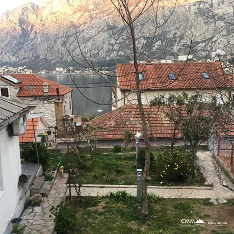 Einstöckiges Haus in Prcanj mit Meerblick