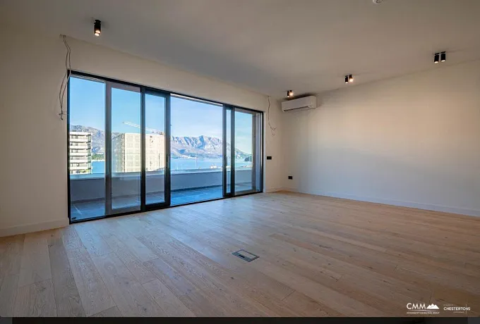 Dreizimmerwohnung in Budva mit herrlichem Blick