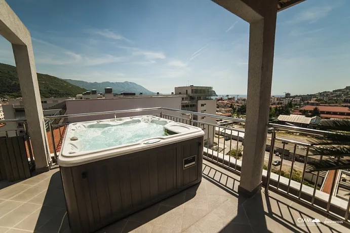 Penthouse im Herzen von Budva mit herrlichem Stadtblick