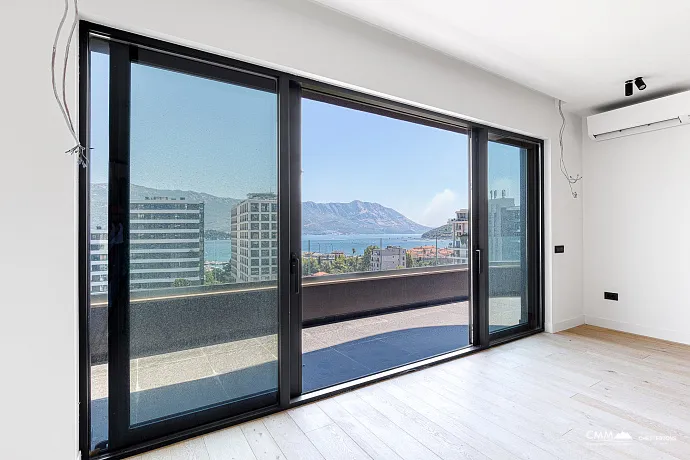 Dreizimmerwohnung in Budva mit herrlichem Blick