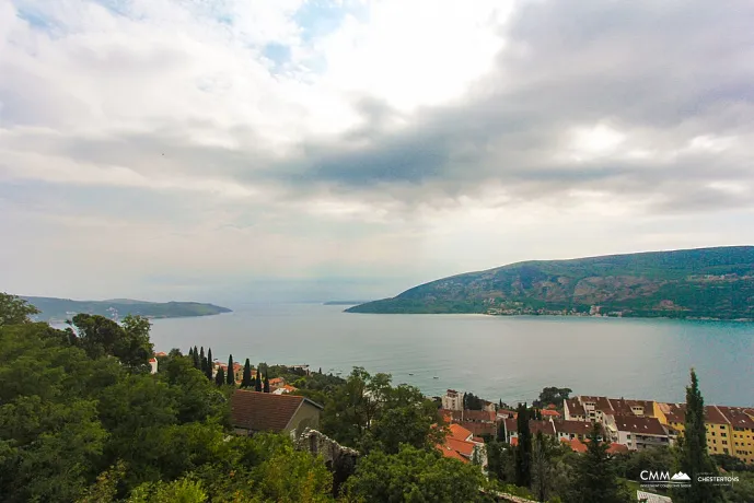 Dreistöckiges Stadthaus mit atemberaubendem Meerblick in Herceg Novi