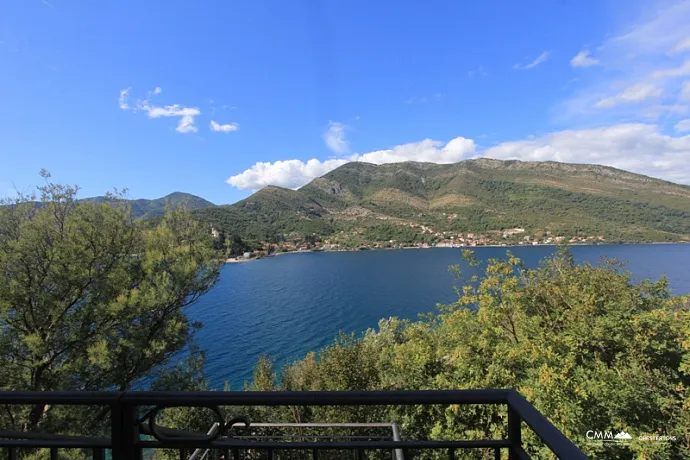 Gemütliche Villa mit Meerblick in Lepetani