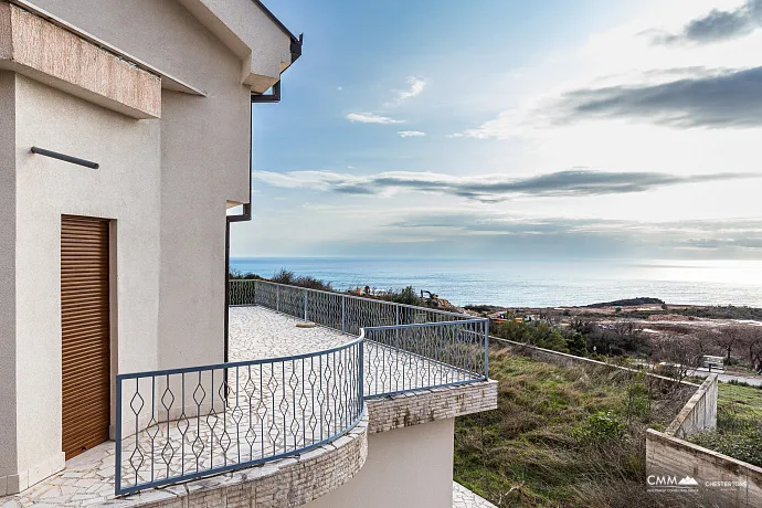 Geräumiges 3-stöckiges Haus mit Meerblick in Blizikuce