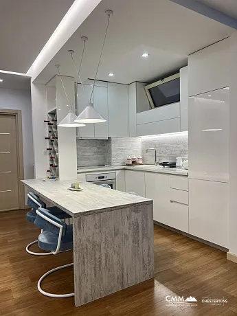 Luxuswohnung im Zentrum von Budva – 90 m² mit Garage