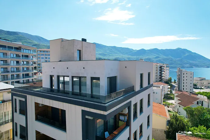 Penthouse in einem Neubau in Becici in der Nähe des Meeres