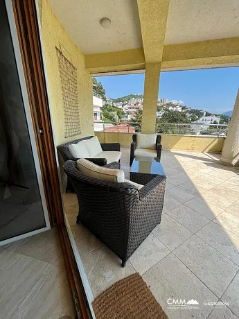 Wohnung in Herceg Novi zum Verkauf mit Panoramablick auf das Meer