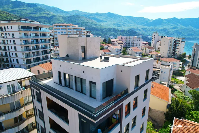 Penthouse in einem Neubau in Becici in der Nähe des Meeres