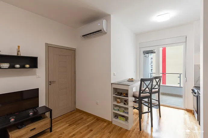 Moderne Einzimmerwohnung in einem neuen Gebäude in Meeresnähe in Bečići