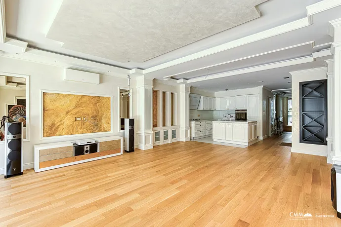 Luxuriöse Ein-Zimmer-Wohnung mit Designer-Innenraum