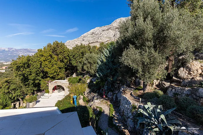 Elegantes Steinhaus mit Meerblick in der Nähe von Sveti Stefan
