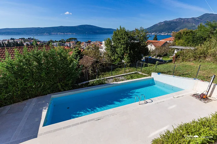 Apartment in Tivat 49m2 mit Meerblick und einem Schlafzimmer