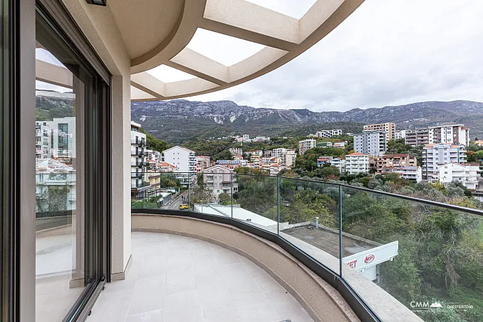 Komplex in Bečići in der Nähe des Meeres