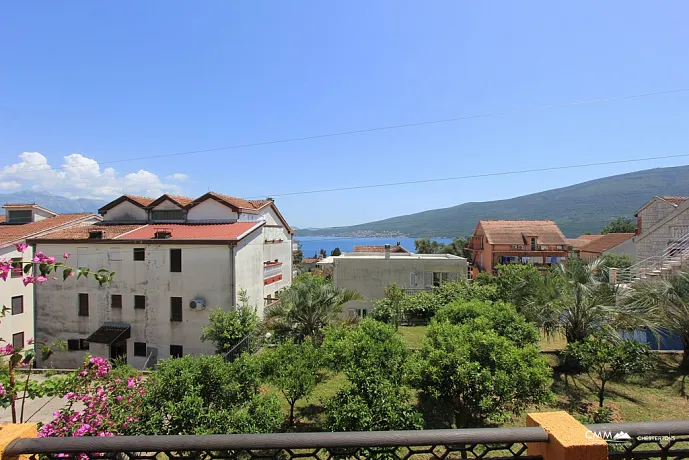 Haus in Herceg Novi mit großem Garten