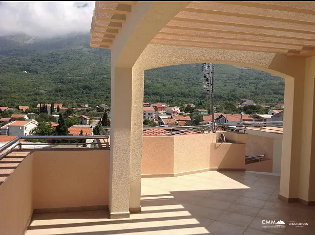 Geräumiges Apartmenthaus mit Meerblick