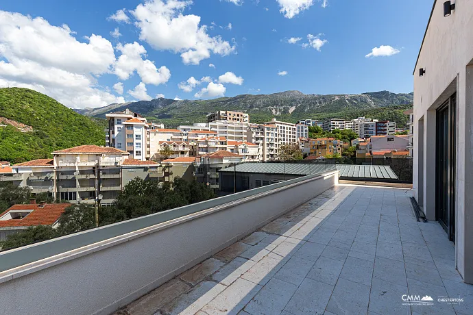 Penthouse in einem Neubau in Becici in der Nähe des Meeres
