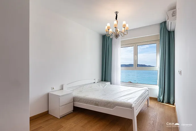 Penthouse in Rafailovici mit Meerblick