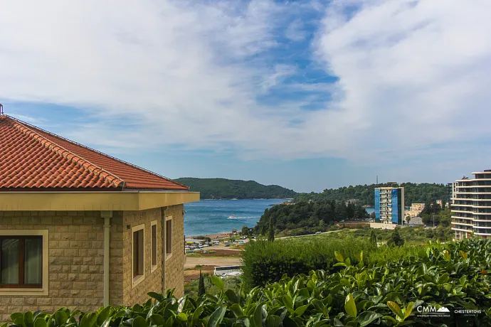 Wohnung zum Verkauf in Bečići in einem Komplex mit Schwimmbad