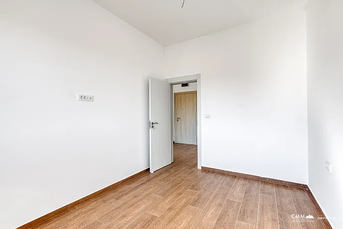Sonnige Einzimmerwohnung mit 42 m² in Budva, nahe dem Meer.