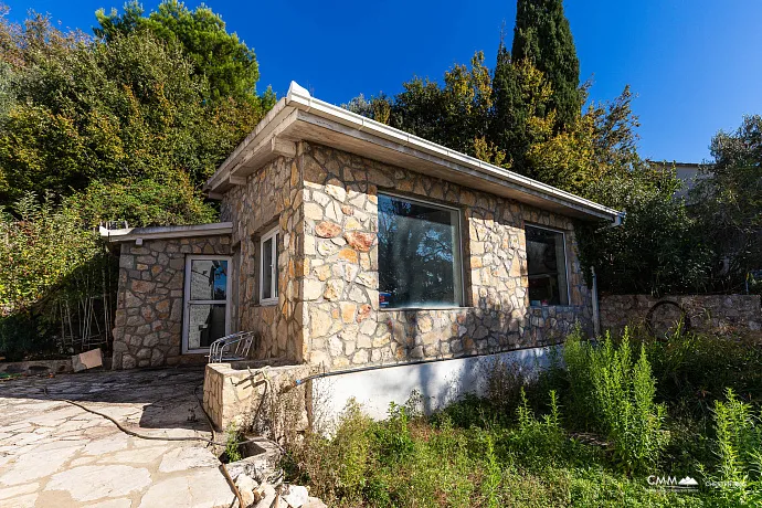 Charmantes Steinhaus mit Meerblick in der Nähe von Sveti Stefan