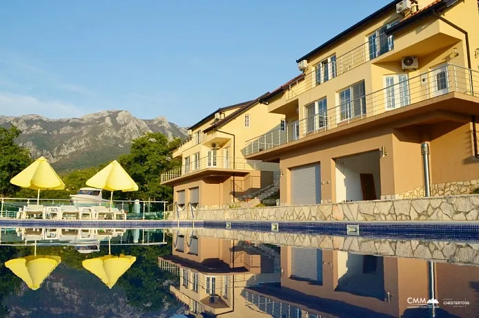 Reihenhaus mit Bergblick in Bar