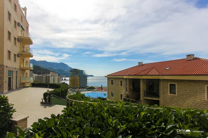 Wohnung zum Verkauf in Bečići in einem Komplex mit Schwimmbad