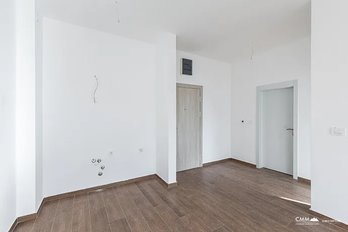 Sonnige Einzimmerwohnung mit 42 m² in Budva, nahe dem Meer.