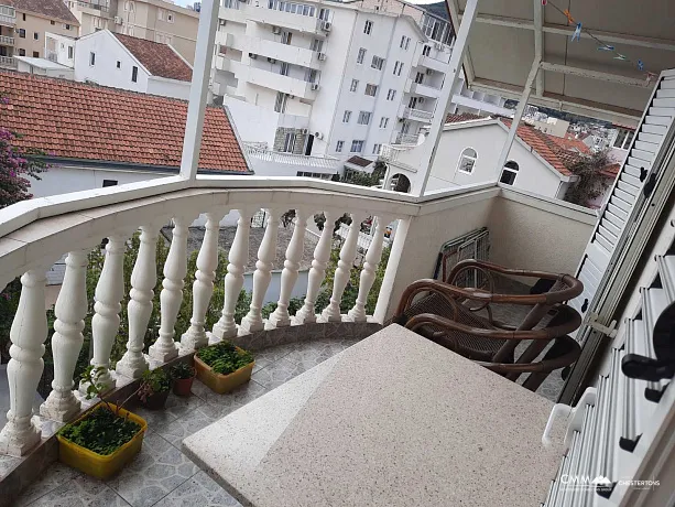 Apartment mit zwei Schlafzimmern in Budva in der Nähe des Zentrums