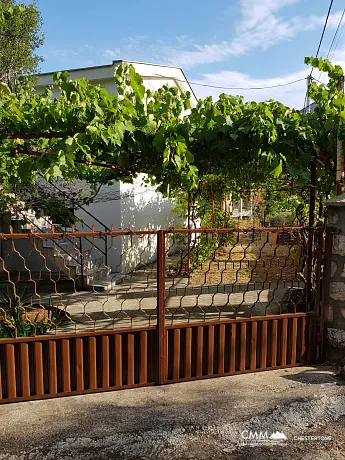 Haus in ruhiger Lage in Dobra Voda 100m²