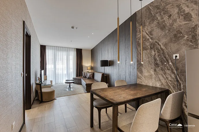 Luxuriös ausgestattete Wohnung in Bečići zu verkaufen – eine Gelegenheit, die man nicht verpassen sollte.