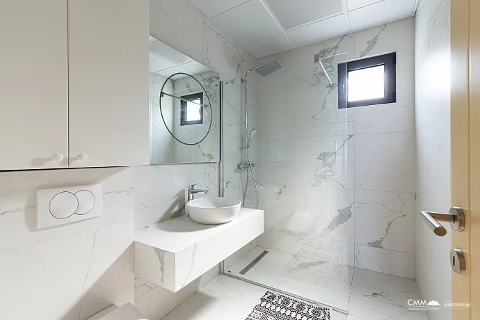 Dreizimmerwohnung in Wohnanlage mit Pool, Blizikuće