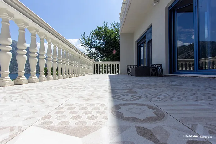 Spektakuläre Villa mit Pool und Blick auf die Bucht von Kotor