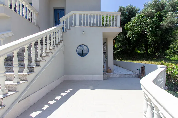 Spektakuläre Villa mit Pool und Blick auf die Bucht von Kotor