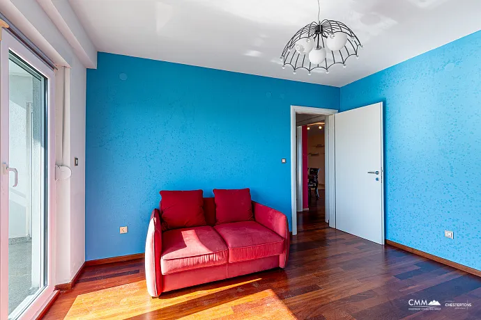 Drei-Zimmer-Wohnung in Petrovac mit Meerblick