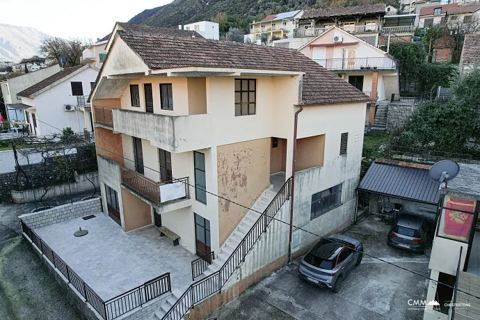 ZU VERKAUFEN: HAUS 270 m² – EINZIGARTIGE GELEGENHEIT IN PRČANJ!