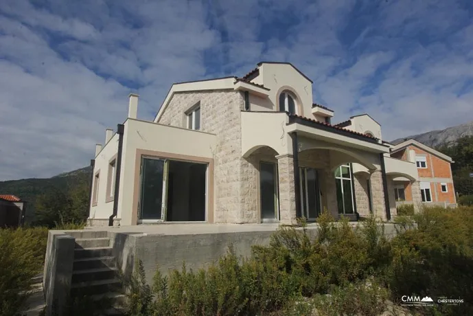 Zweistöckiges Haus mit Meer- und Bergblick in der Gegend der Stadt Herceg Novi