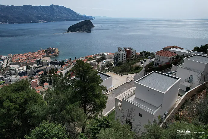 Luxuriöse Neubauvilla mit Panoramablick auf das Meer und die Altstadt von Budva