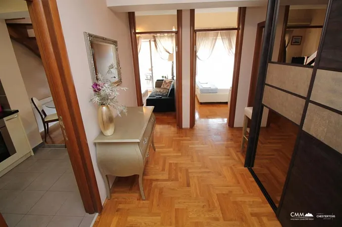 Maisonette-Wohnung mit zwei Schlafzimmern in Budva mit Meerblick