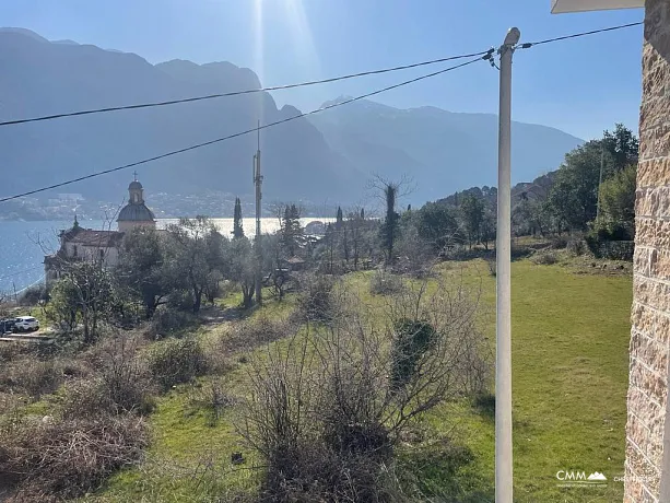 Baugrundstück in Prčanj mit Meerblick